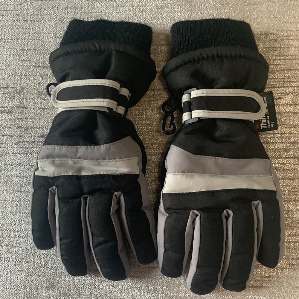 3M Thinsulate  gloves SZ 3-4 yrs